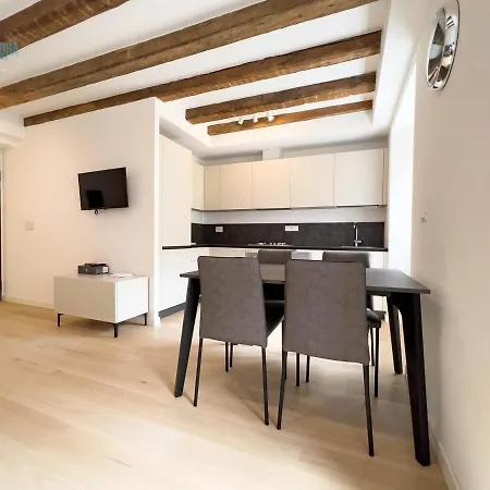 Cavana 10 Tirabora Short Rent, Con Parcheggio Privato 아파트