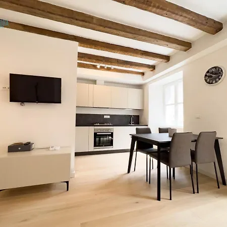 Cavana 10 Tirabora Short Rent Apartmán *