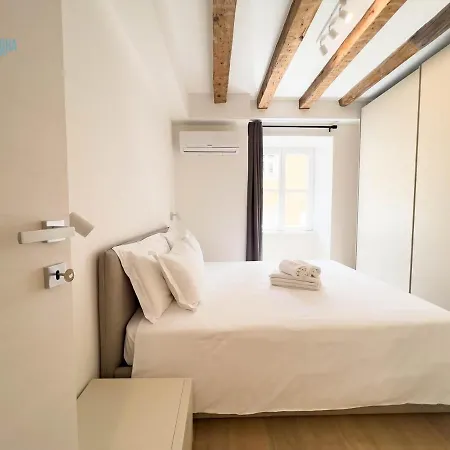 Cavana 10 Tirabora Short Rent, Con Parcheggio Privato Lägenhet