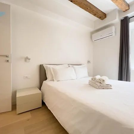 Cavana 10 Tirabora Short Rent, Con Parcheggio Privato Lägenhet