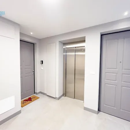Cavana 10 Tirabora Short Rent, Con Parcheggio Privato Lägenhet