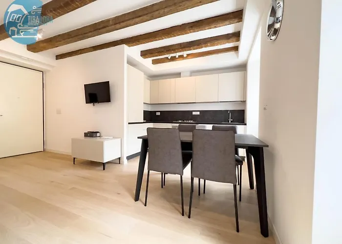 Cavana 10 Tirabora Short Rent, Con Parcheggio Privato 公寓